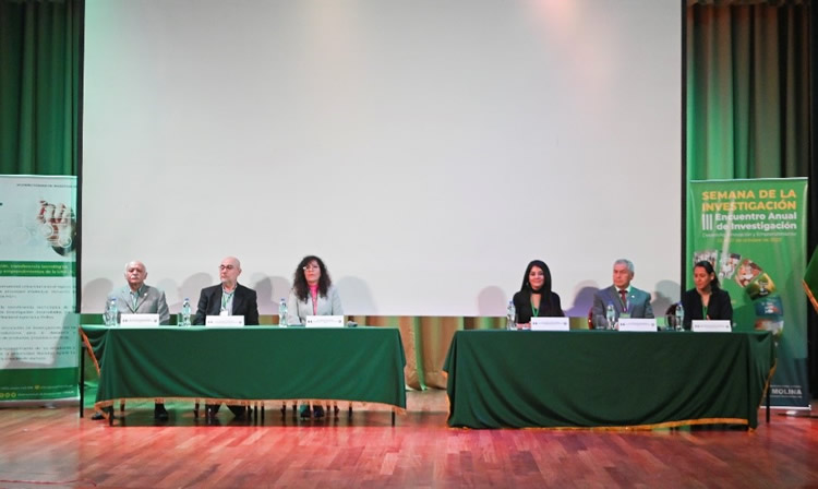 Doctor Guevara da la bienvenida a la comitiva de la Plataforma de Agricultura Urbana de Lima