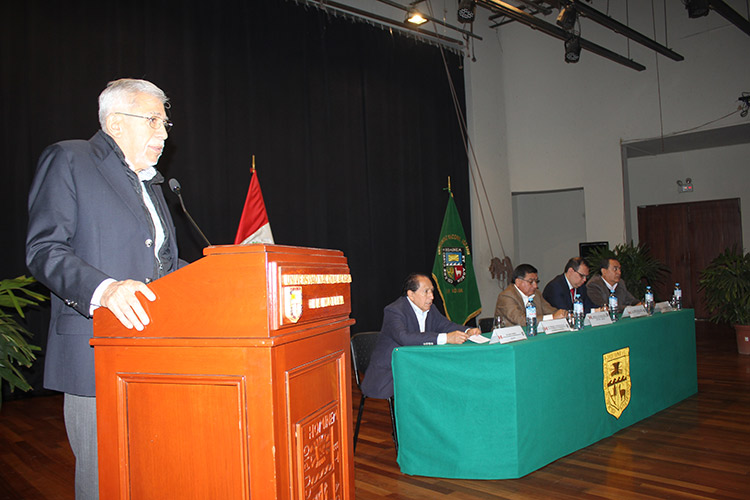 Dr. Fernando Hurtado Pascual presidente de la ADCJUNA de la UNALM