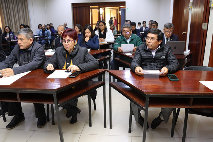 La Dra. Patricia Gil Kodaka y el Ph.D. Jorge Eduardo Jiménez Dávalos